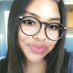 Meet your Posher, Eva